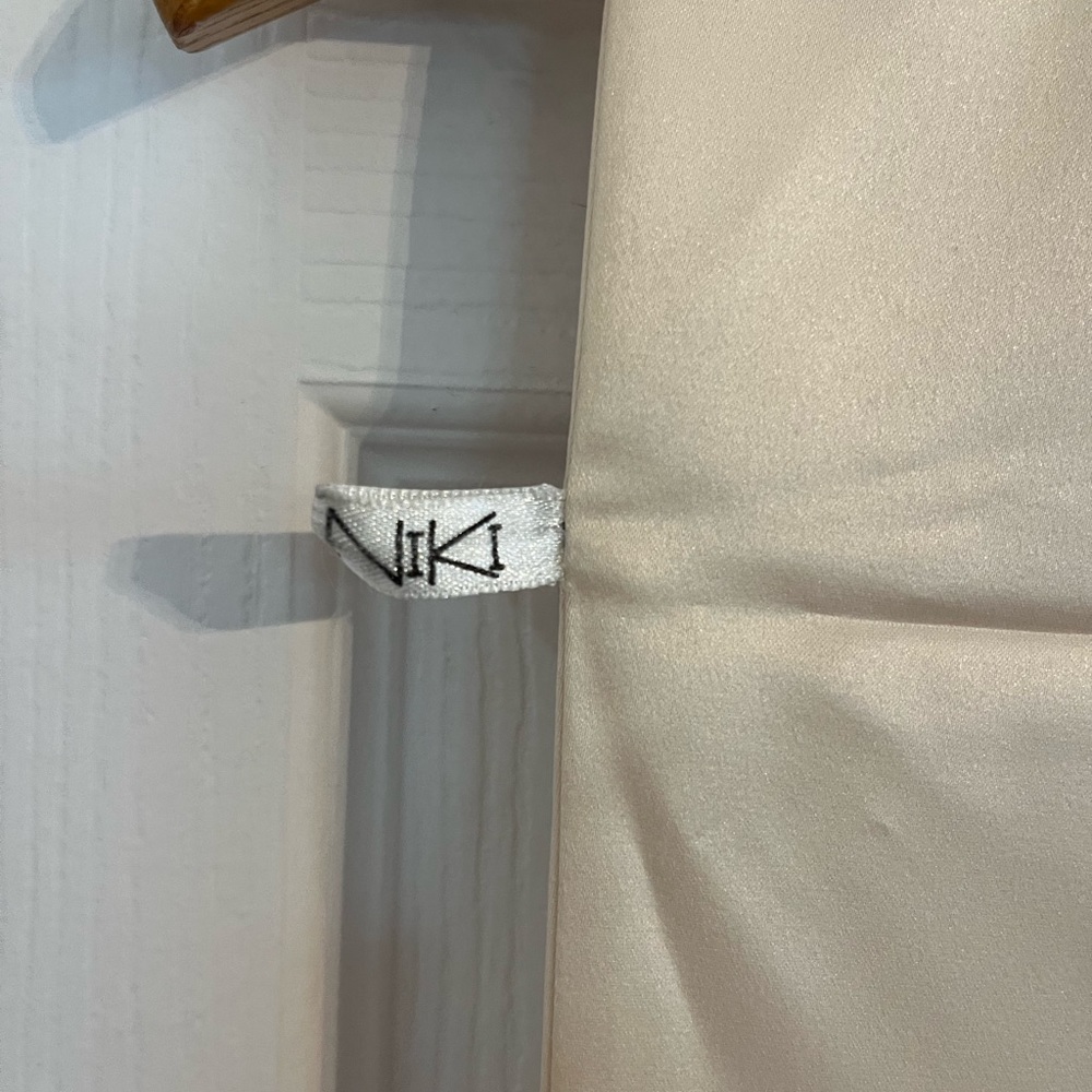 Niki Livas - gown satin cream color size 4 - Picture 9 of 9
